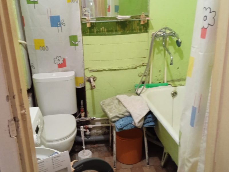 Срочно продаётся 1- комн квартира по ул. Лобкова, 81